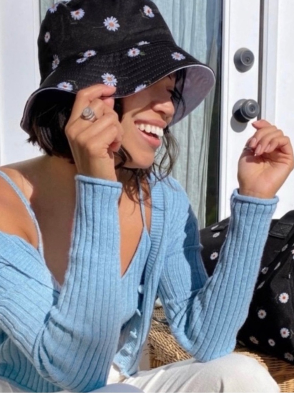 Alice + Olivia AOX fabfitfun Black‎ Daisy Reversible Bucket Hat